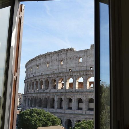 Apartmán Jacuzzi In Front Of The Colosseum Řím Exteriér fotografie