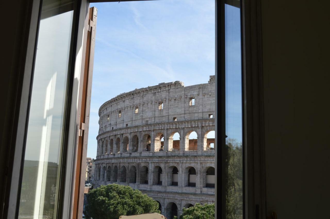 Apartmán Jacuzzi In Front Of The Colosseum Řím Exteriér fotografie