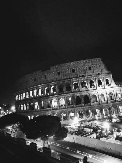 Apartmán Jacuzzi In Front Of The Colosseum Řím Exteriér fotografie