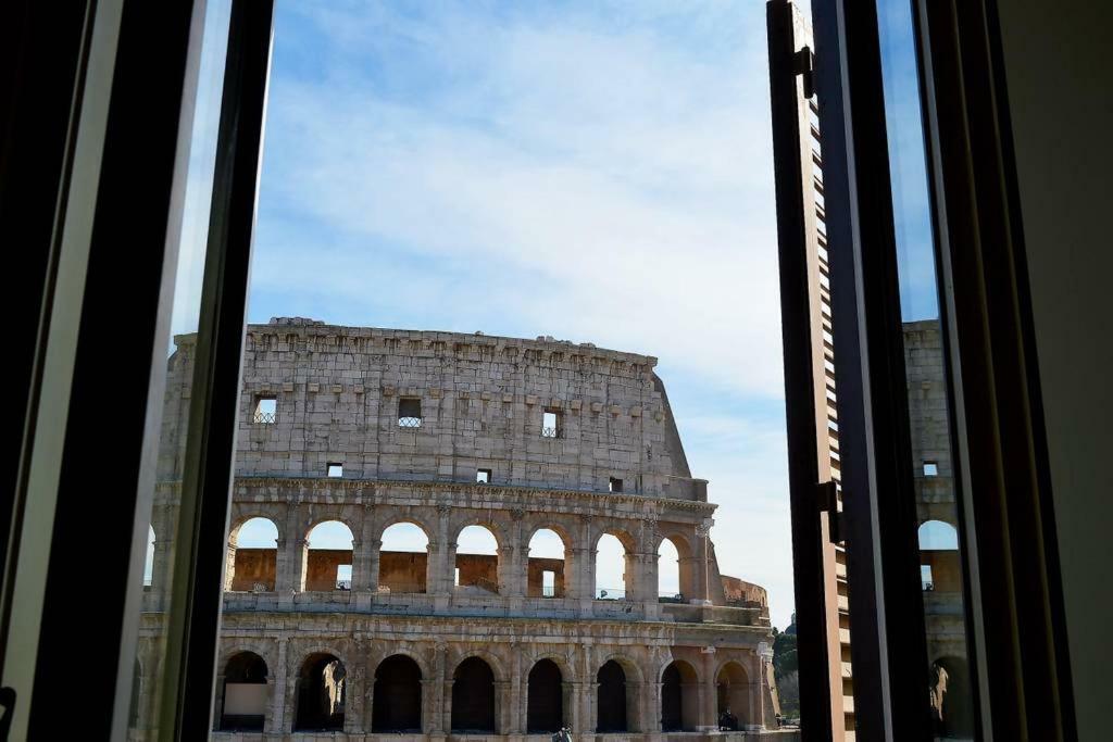 Apartmán Jacuzzi In Front Of The Colosseum Řím Exteriér fotografie