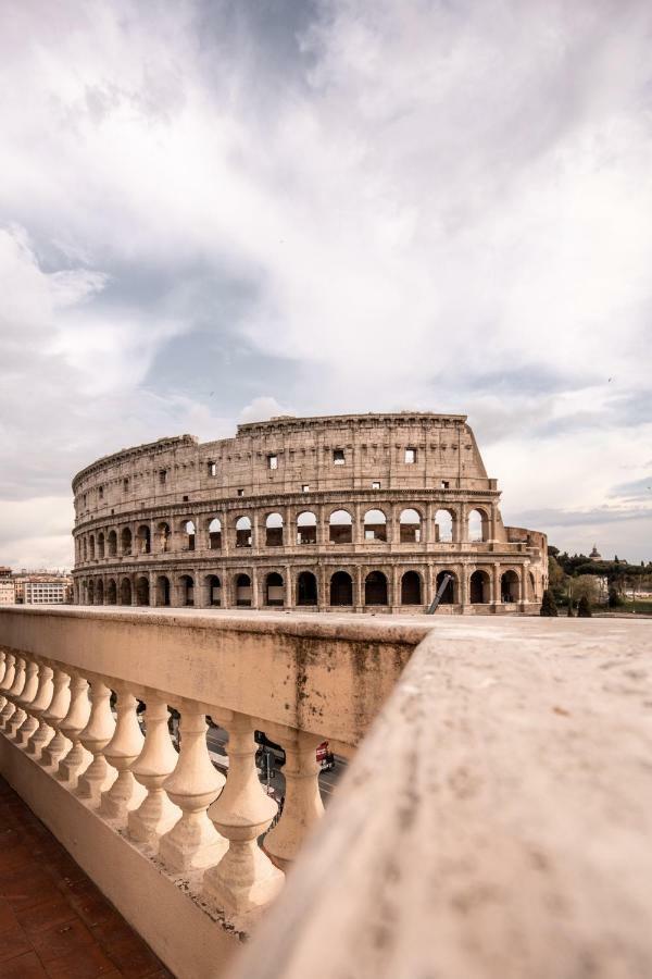 Apartmán Jacuzzi In Front Of The Colosseum Řím Exteriér fotografie